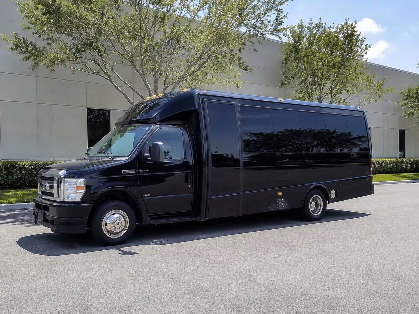 corporate airport transfer buses between lakeland and tampa international