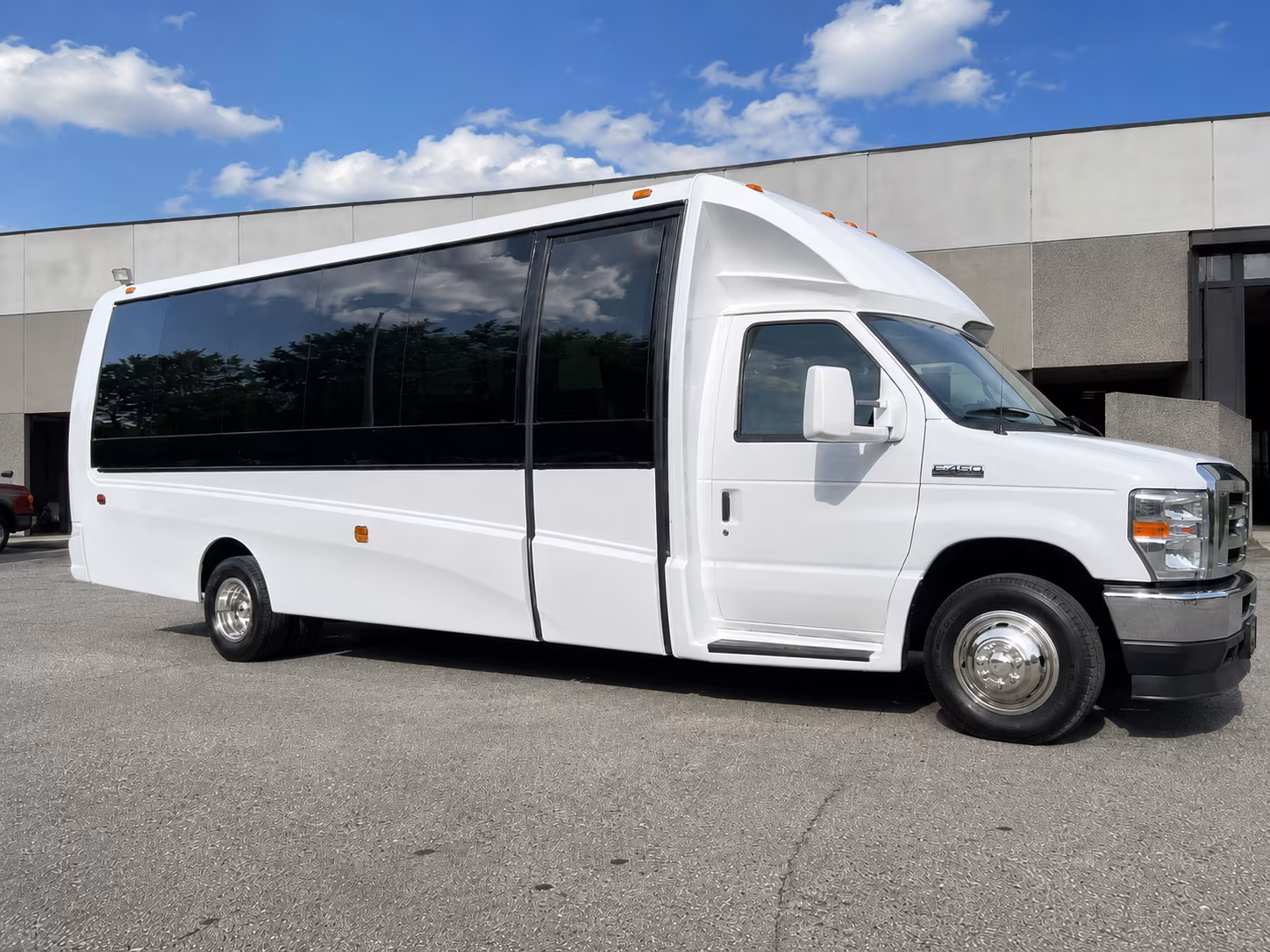 large scale motorcoach fleets for lakeland area corporate retreats